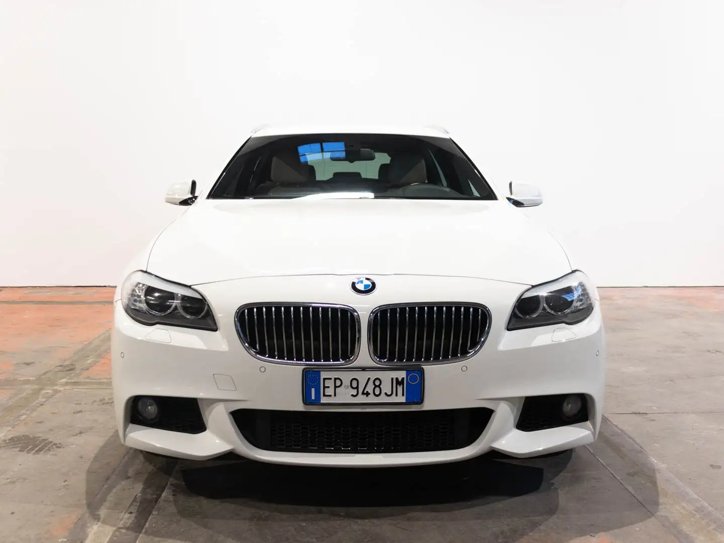 BMW 525 d Touring x-Drive Msport Blanc - 2