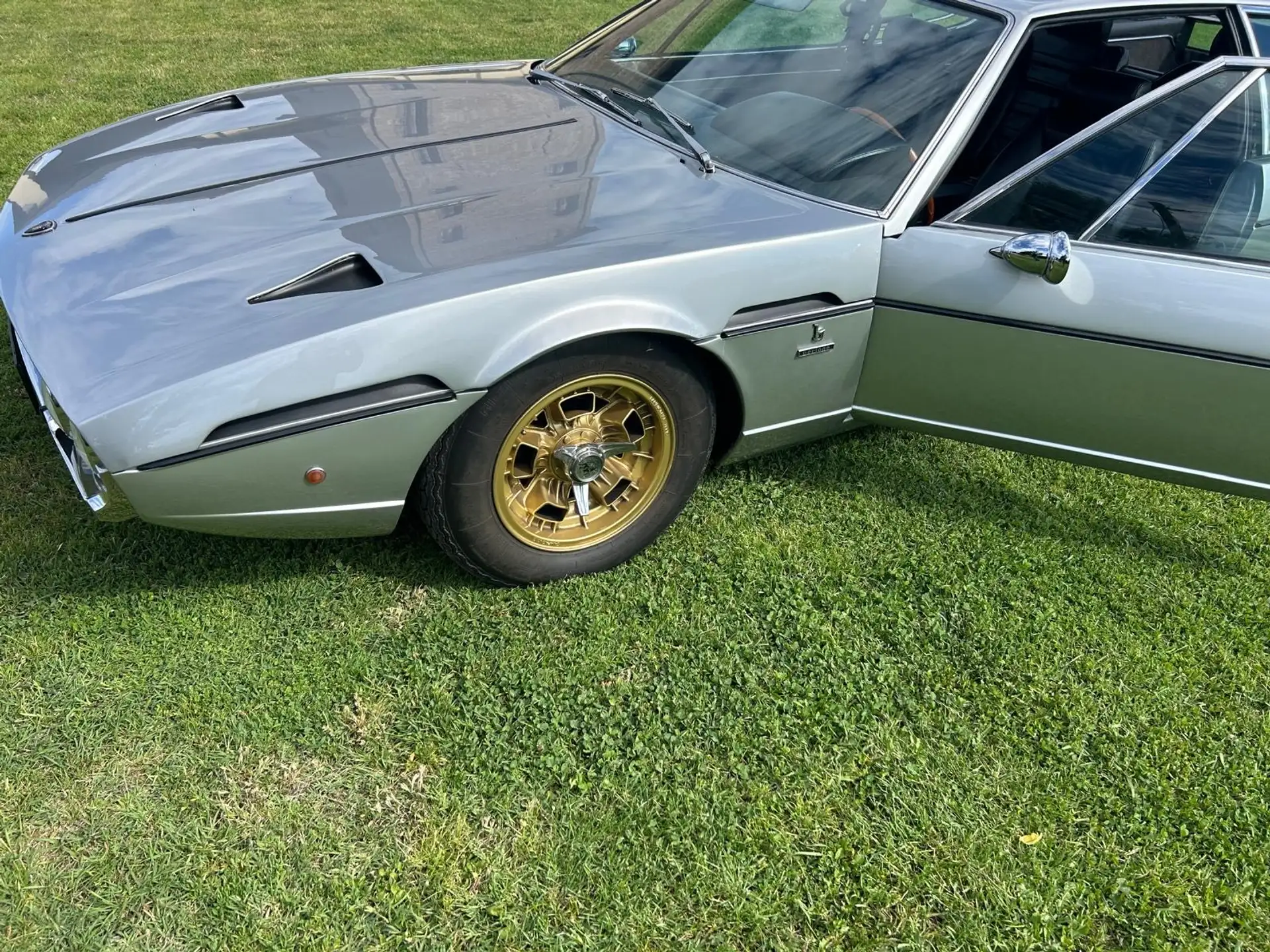람보르기니 Espada 1972 실버 사진 3