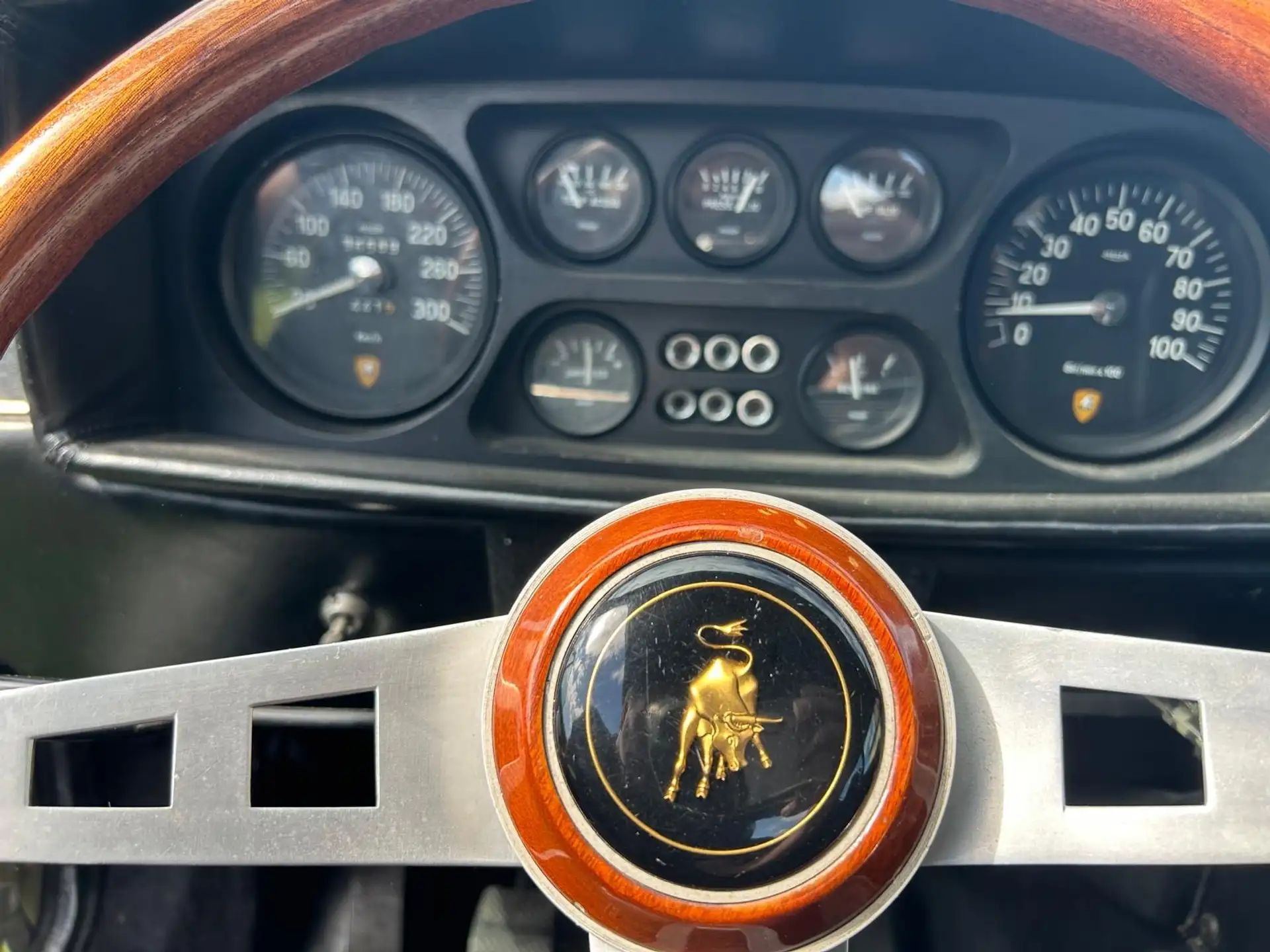 람보르기니 Espada 1972 실버 사진 8