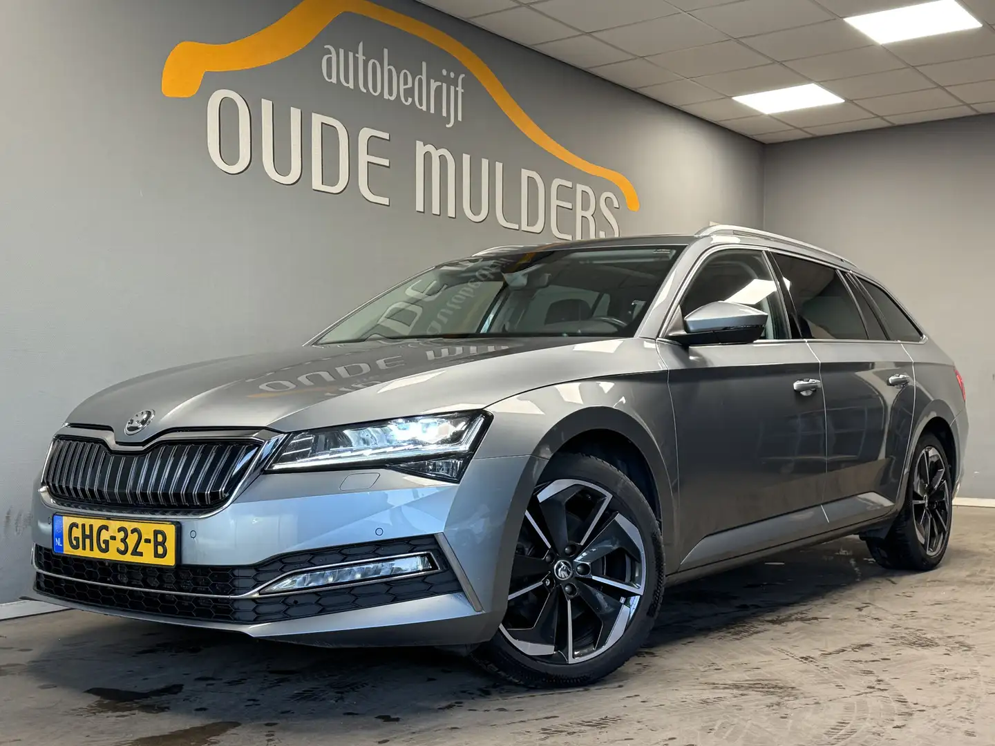 Skoda Superb Combi 1.4 TSI iV Style Panoramadak/Camera/Leder Grijs - 1