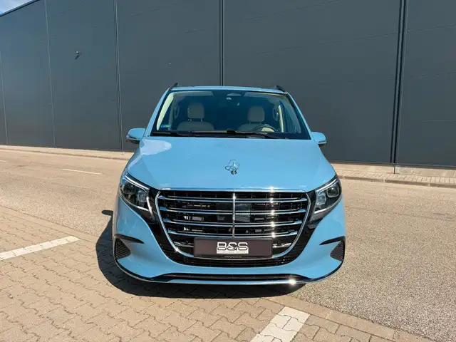 Mercedes-Benz V 300 view 7