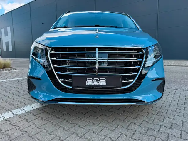 Mercedes-Benz V 300 view 6