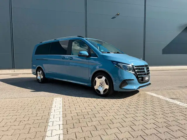 Mercedes-Benz V 300 view 4