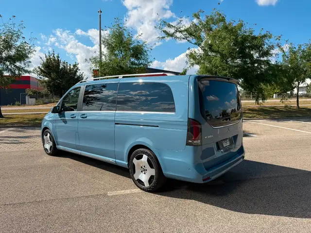 Mercedes-Benz V 300 view 11