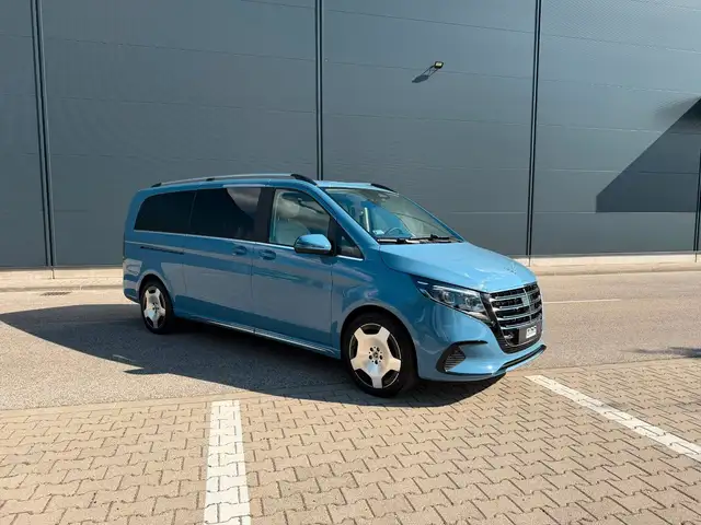 Mercedes-Benz V 300 view 5