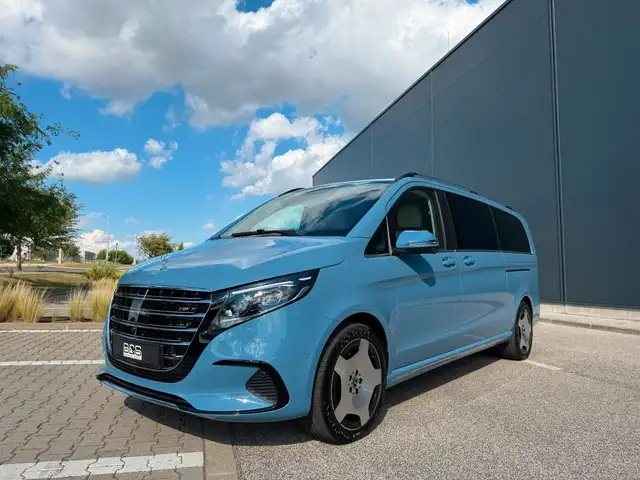 Mercedes-Benz V 300 view 2