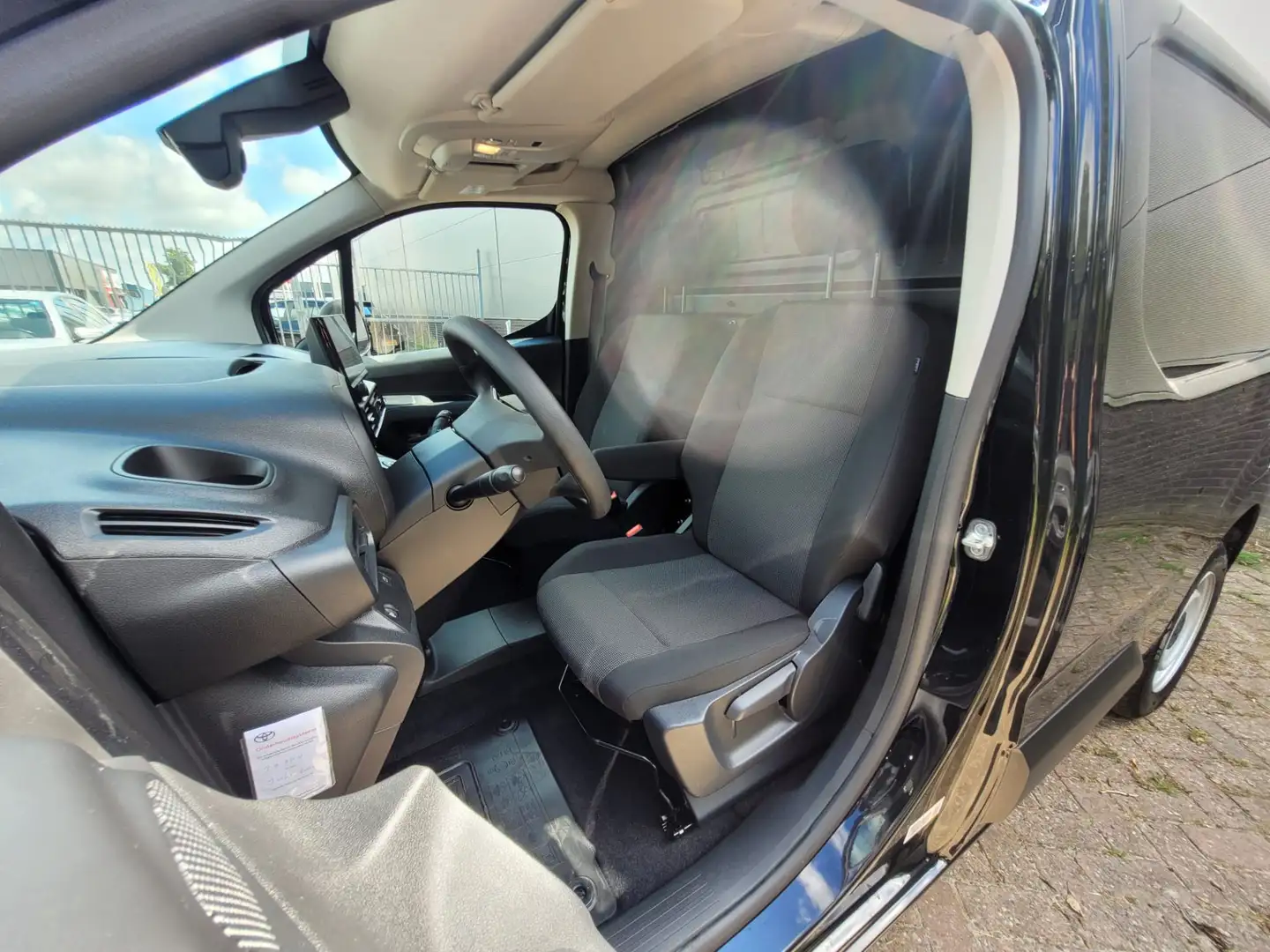 Toyota Proace City 1.5 D-4D Navigator stoel - stoel Zwart - 2
