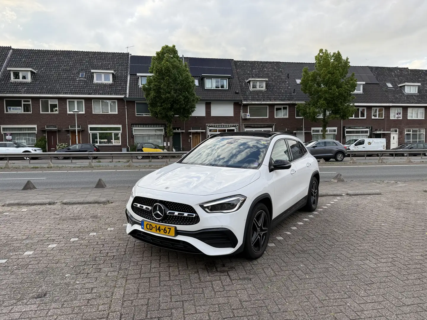 Mercedes-Benz GLA 180 7G-DCT AMG Line - 2