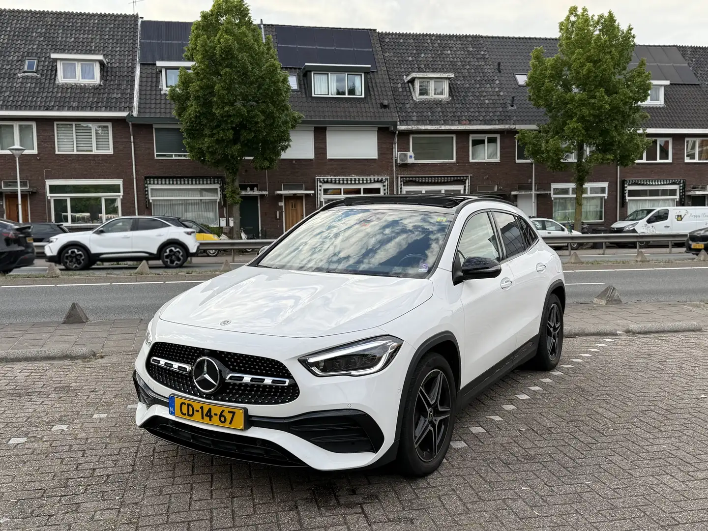 Mercedes-Benz GLA 180 7G-DCT AMG Line - 1