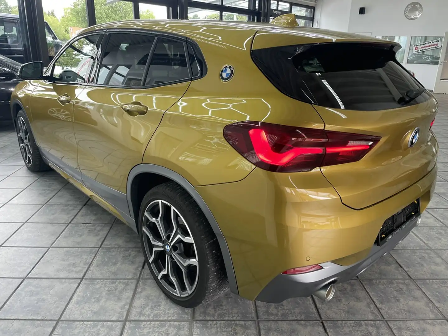 BMW X2 18 dA sDrive M Sport X, LED, Leder, Navi, DAB Auriu - 2