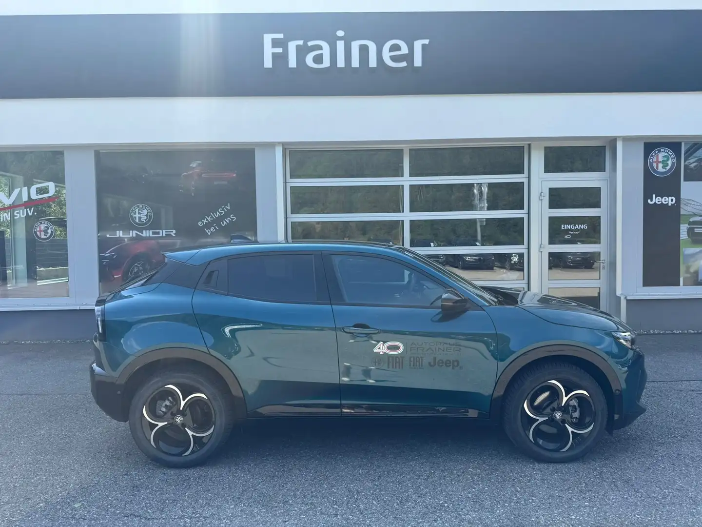 Alfa Romeo Junior Ibrida Junior 1.2 MHEV e-DCT6 136PS Blau - 1