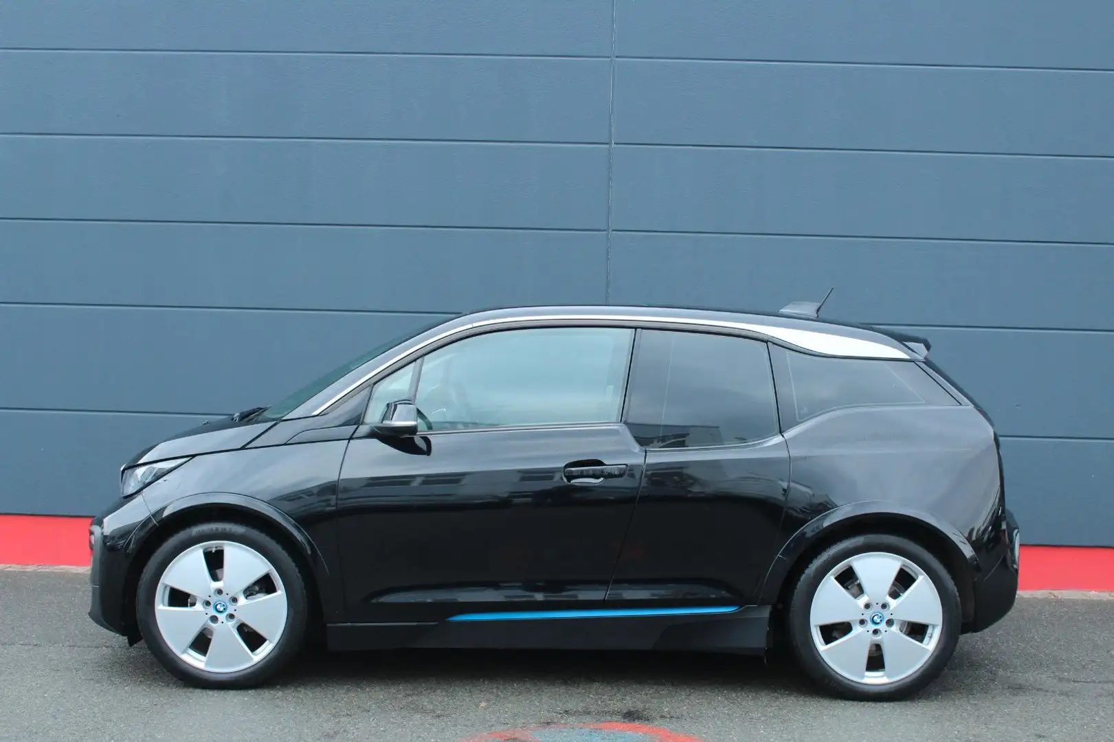 BMW i3 Basis * Garantie über BMW bis 06.2026 Černá - 2