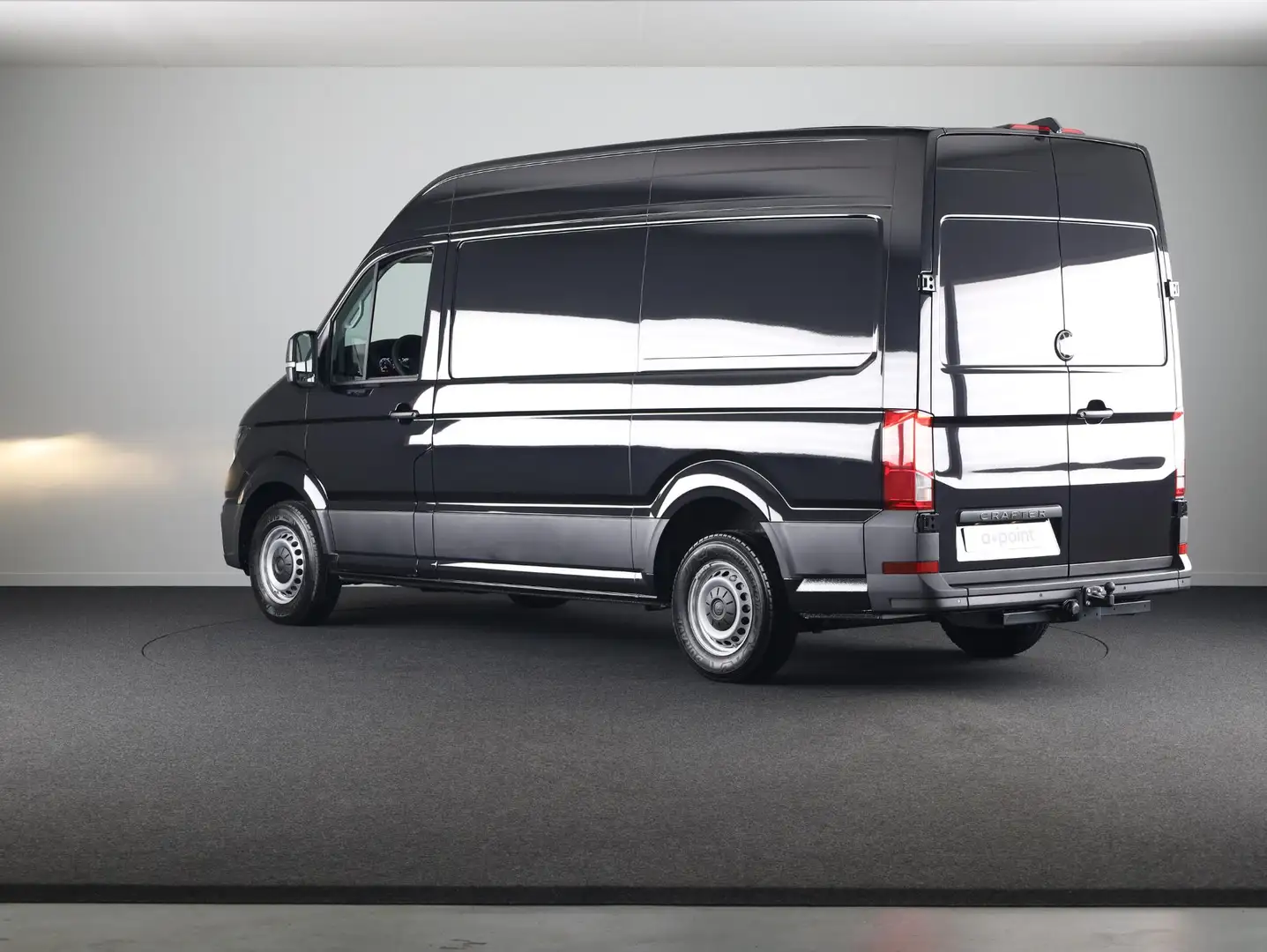 Volkswagen Crafter Bedrijfswagens Trendline L3H3 2.0 TDI EU6 140 pk G Zwart - 2