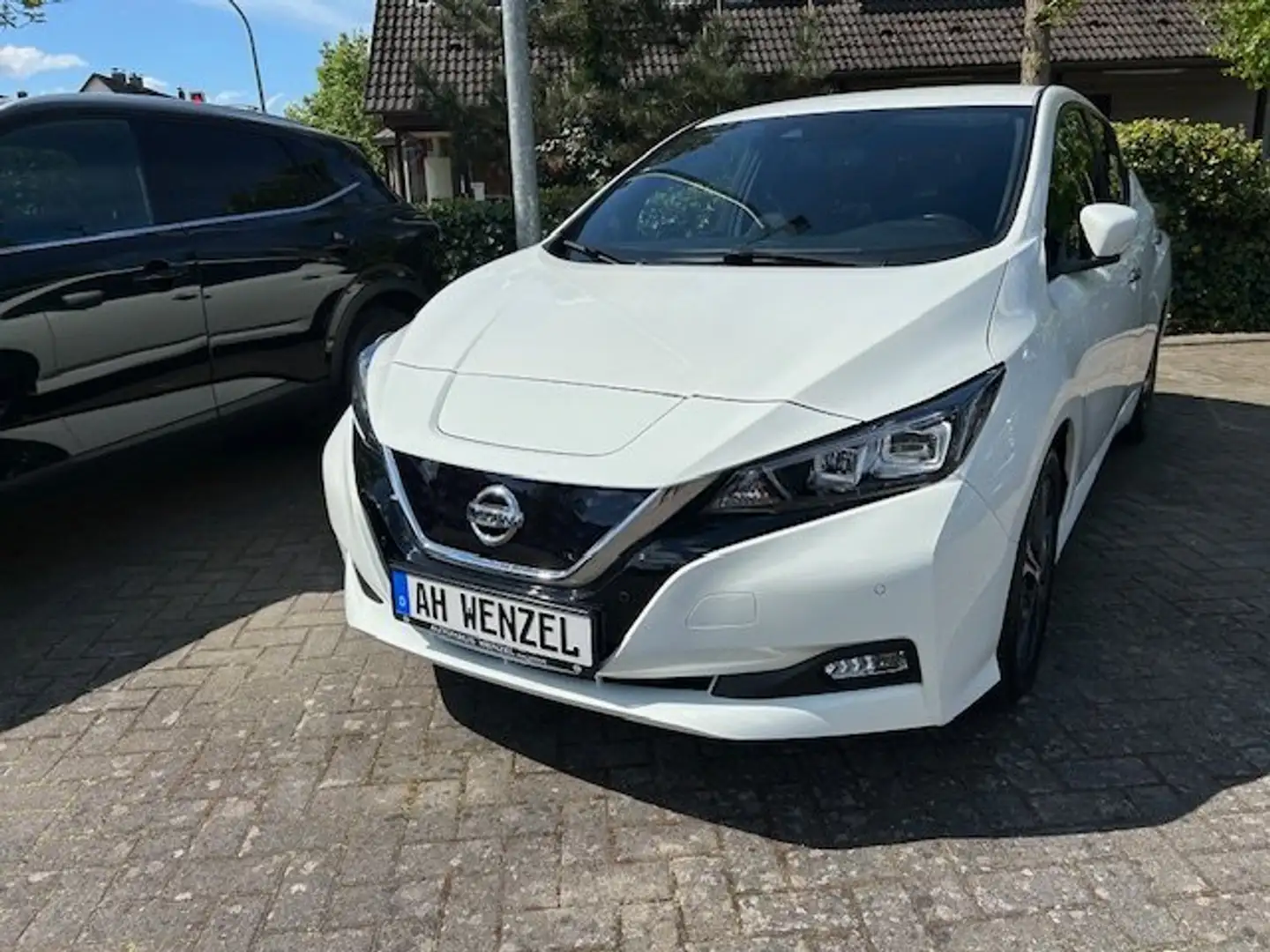 Nissan Leaf 40 KW/h N-Connecta, LED, Navi, Winterp. Weiß - 1