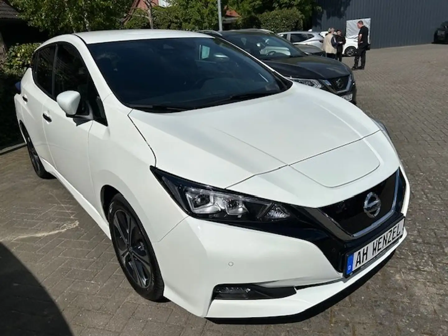 Nissan Leaf 40 KW/h N-Connecta, LED, Navi, Winterp. Weiß - 2