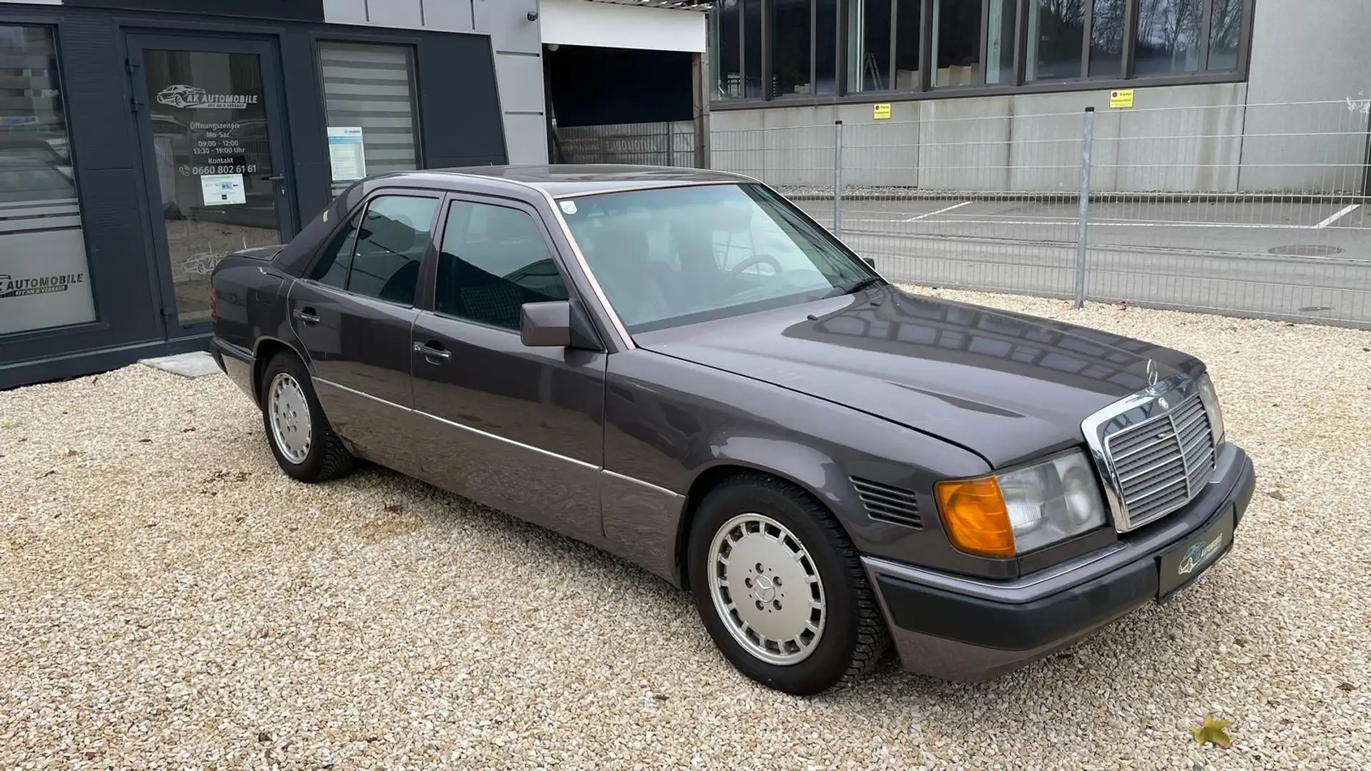 Mercedes-Benz E 300 D Turbo Gris - 1