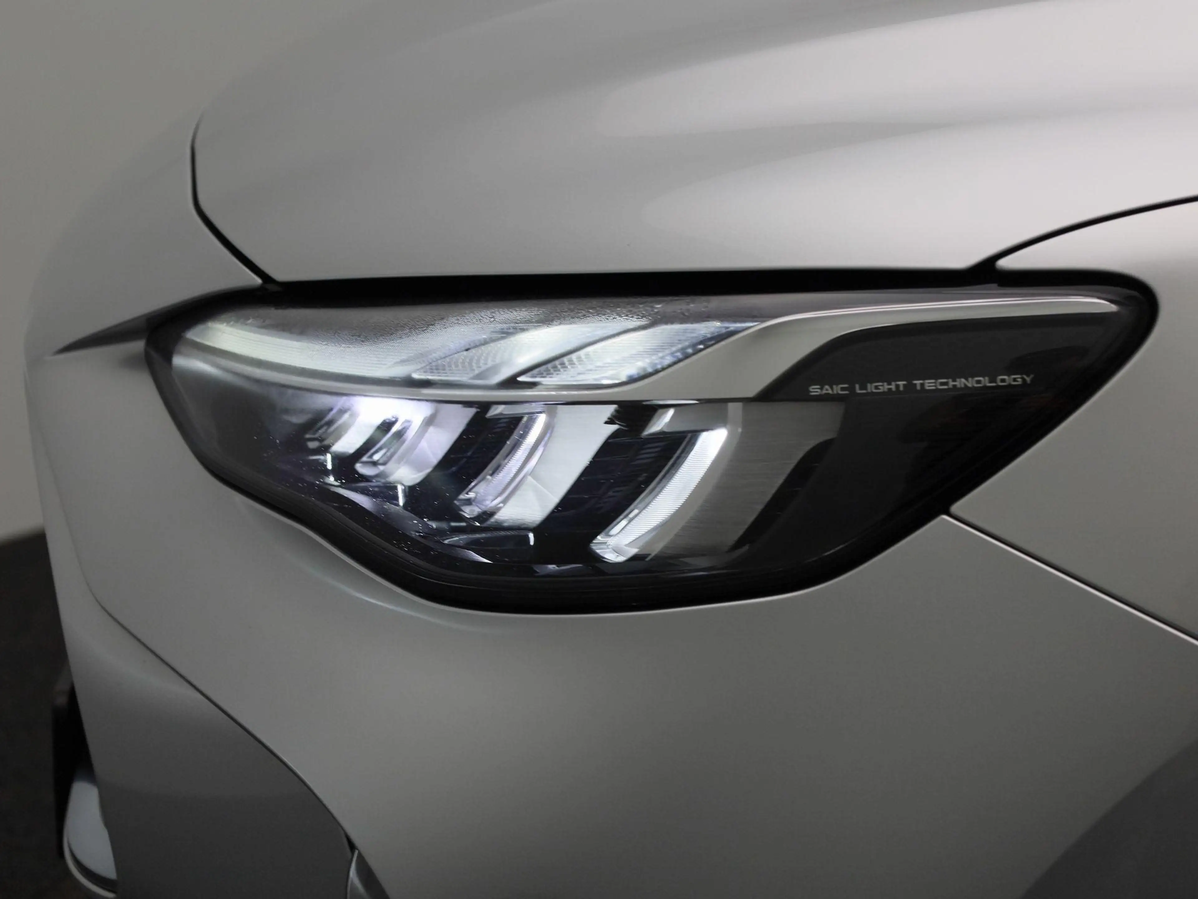 MG EHS 1.5 TGDI PHEV Aut. Luxury | Panoramadak | Leder | — photo 13
