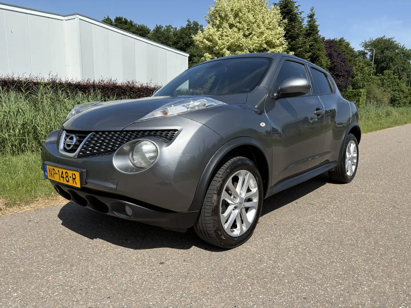 Nissan Juke 1.6 Tekna / NAVI / LEER / CRUISE / 126dkm! Grijs - 1
