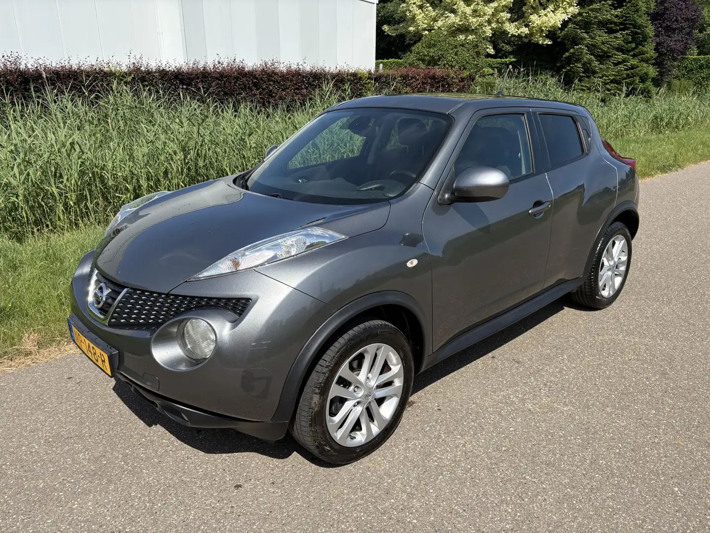 Nissan Juke 1.6 Tekna / NAVI / LEER / CRUISE / 126dkm! Grijs - 2