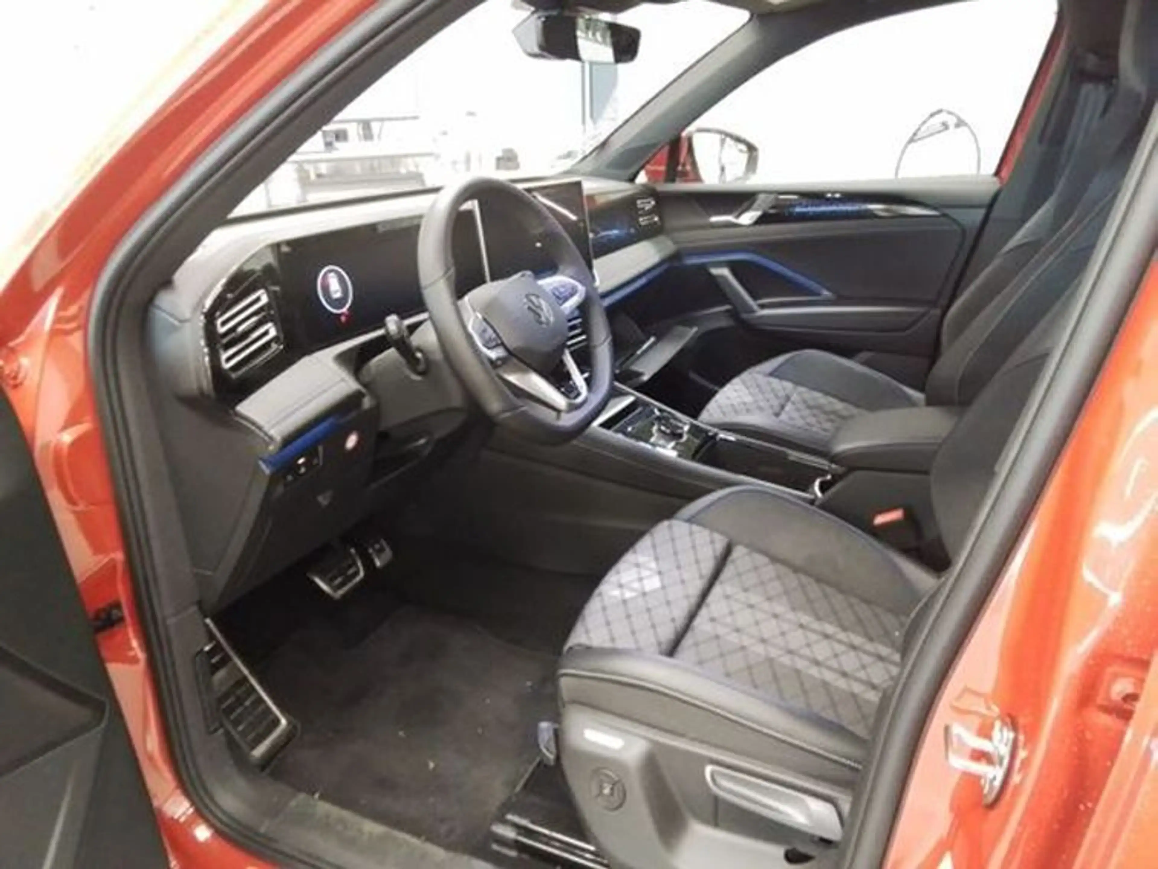 Volkswagen Tiguan R-LINE 4M 2.0TSI 265PS.DSG.MATRIX.NAVI.5JGARANTIE. — photo 4
