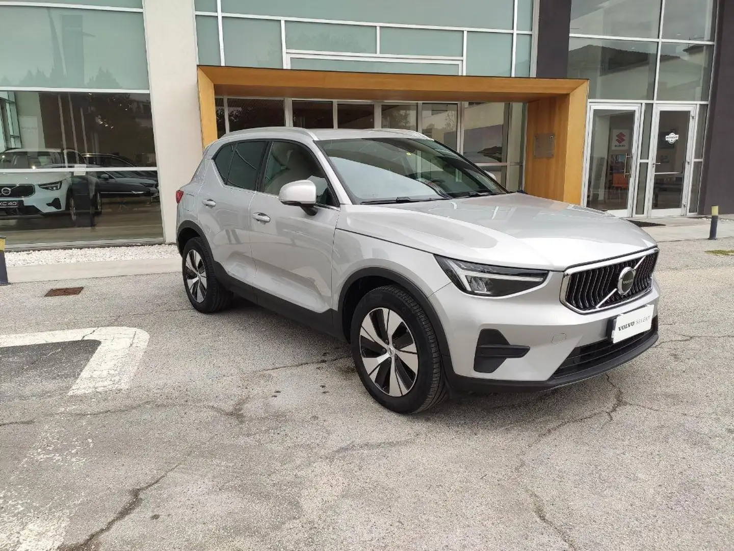 Volvo XC40 T4 Recharge automatico Core Grigio - 2