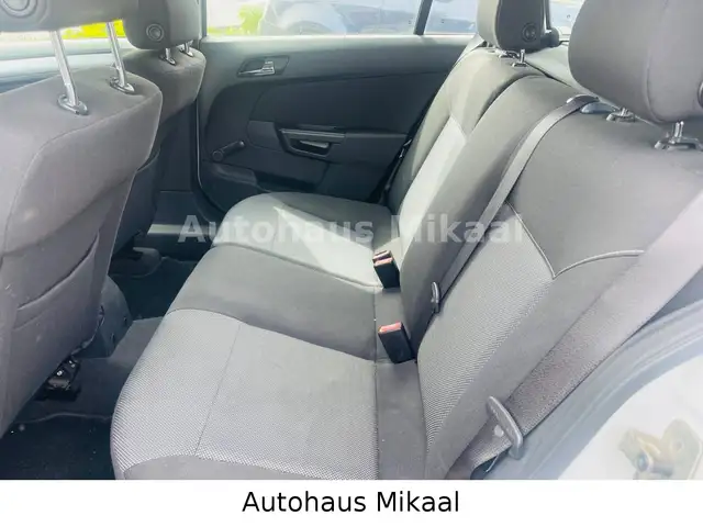Opel Astra view 14