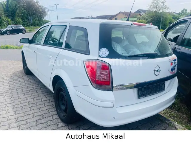 Opel Astra view 8
