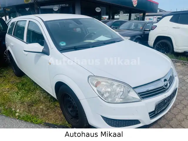 Opel Astra view 2