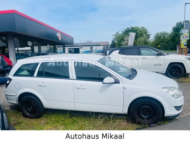 Opel Astra view 10