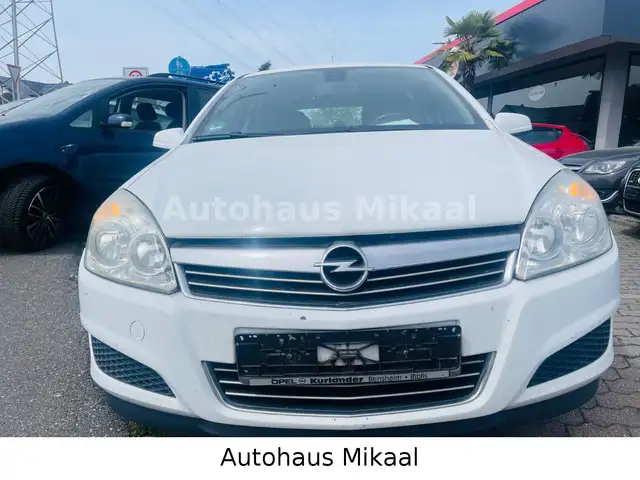 Opel Astra view 4