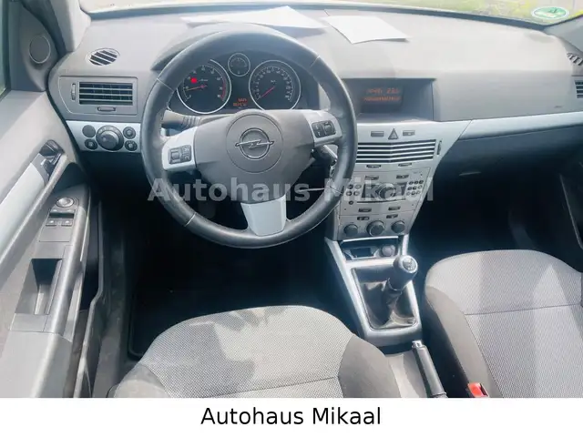 Opel Astra view 13