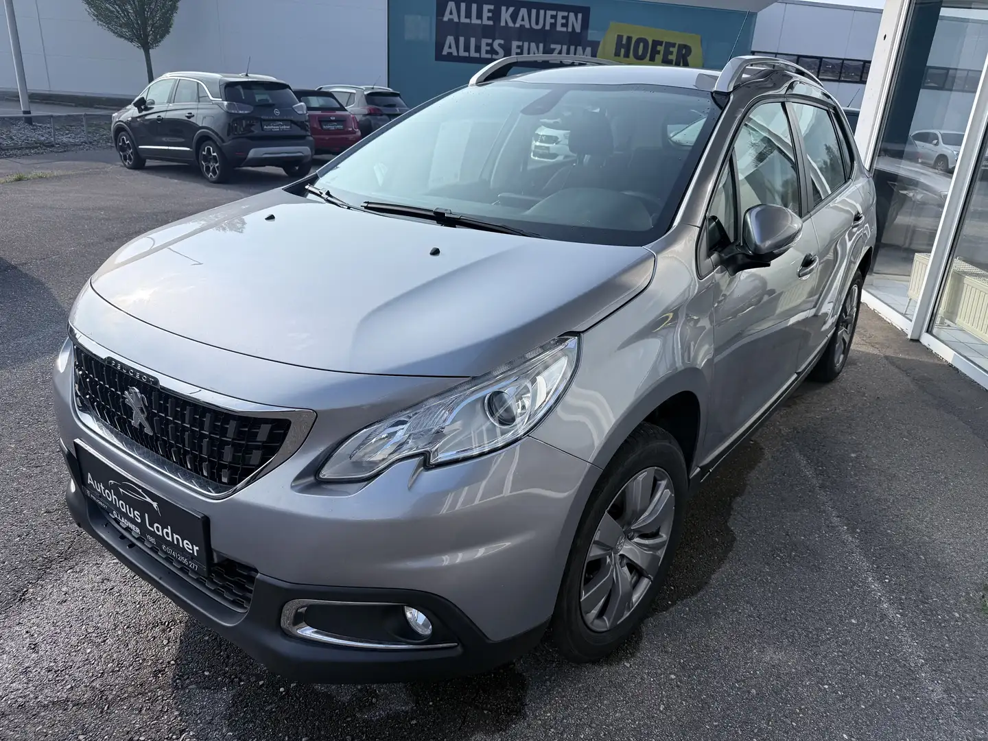 Peugeot 2008 2008 1,2 PureTech 110 Grau - 1