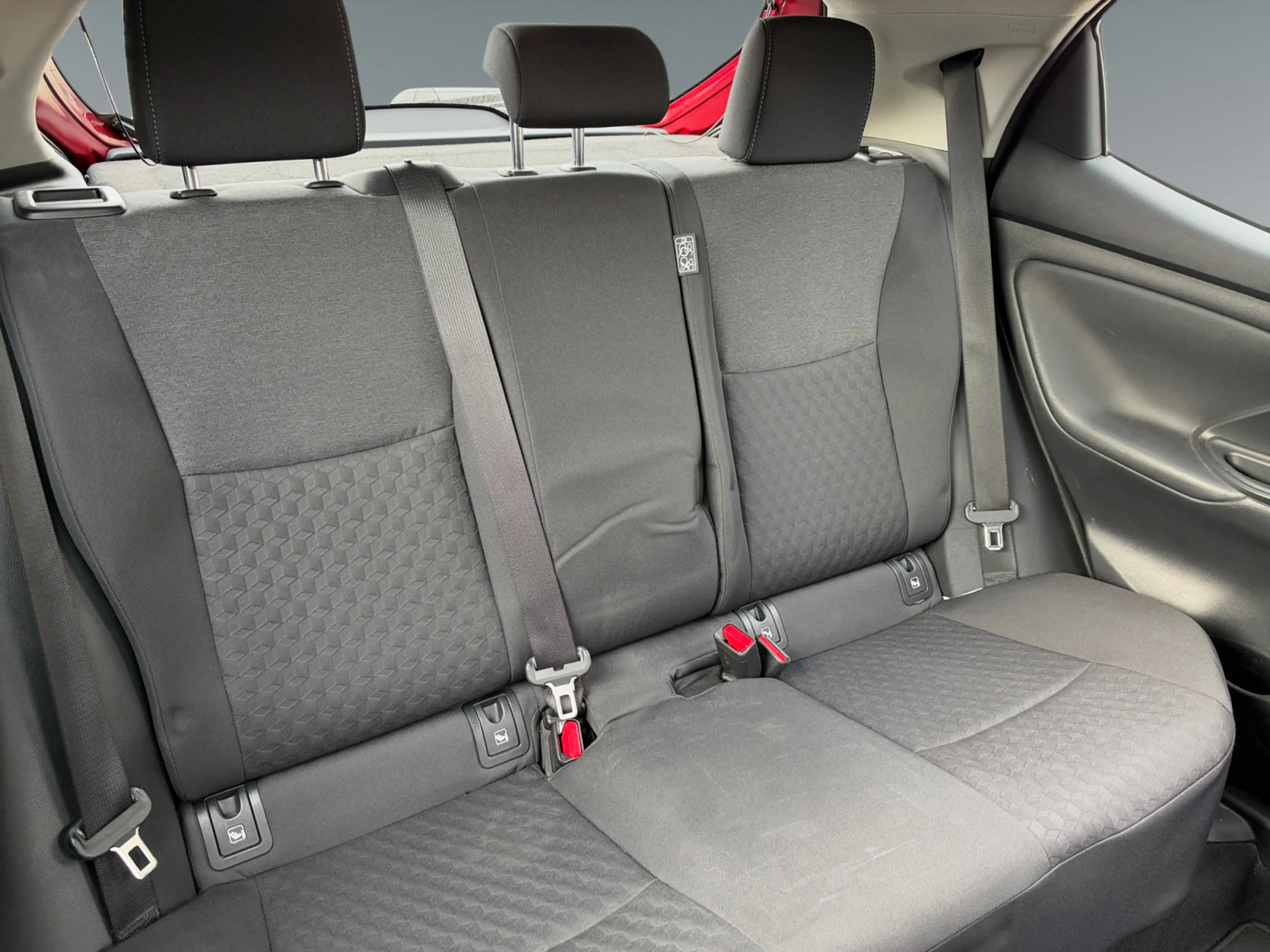 Toyota Yaris Yaris - 1,0 l 5-türig Active — photo 14