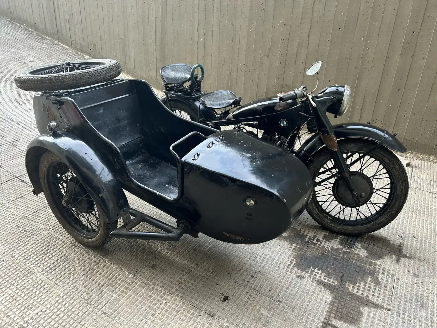 BMW R 12 SIDECAR - 1