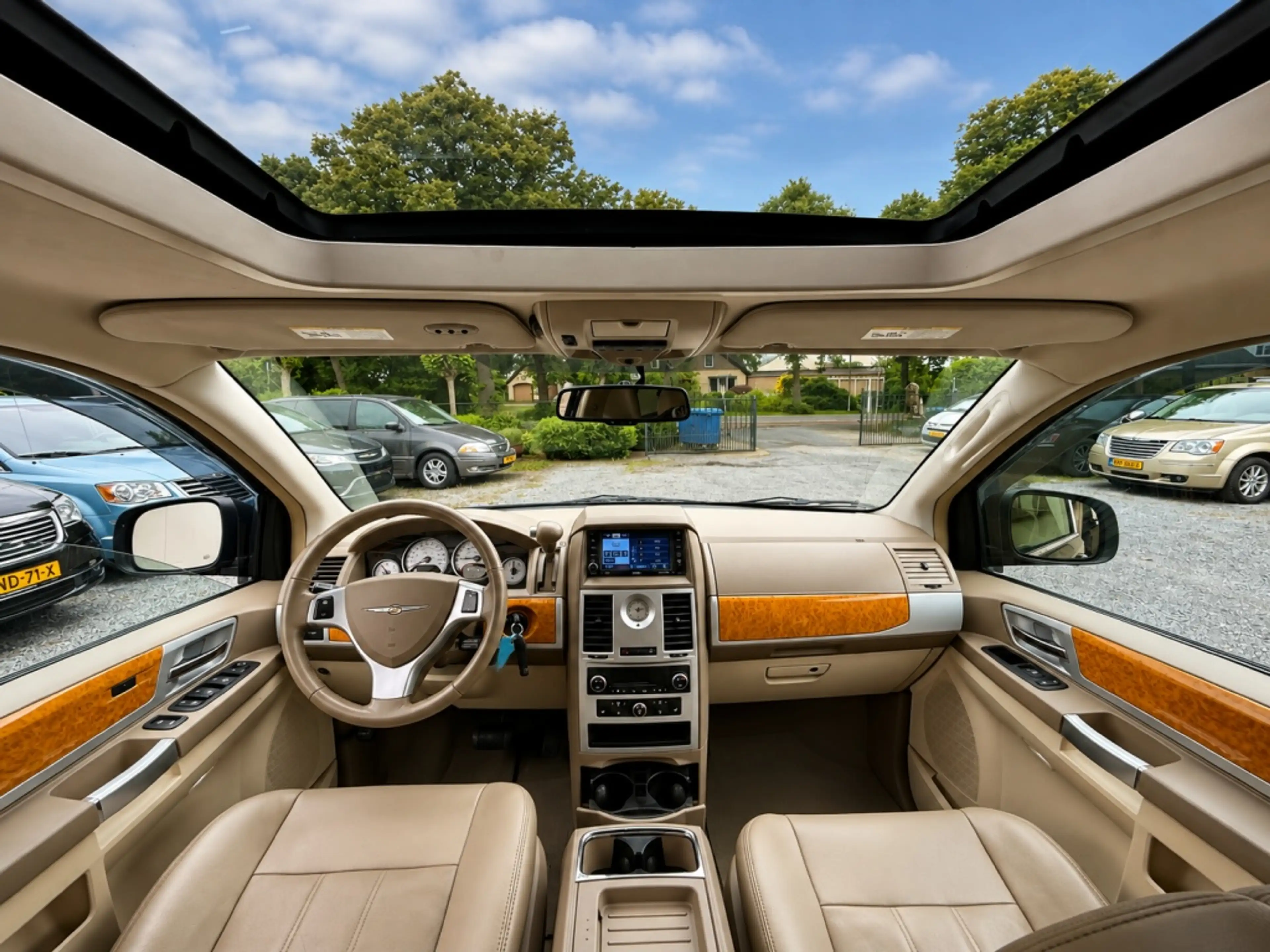 Chrysler Grand Voyager 3.8 V6 Limited — photo 3