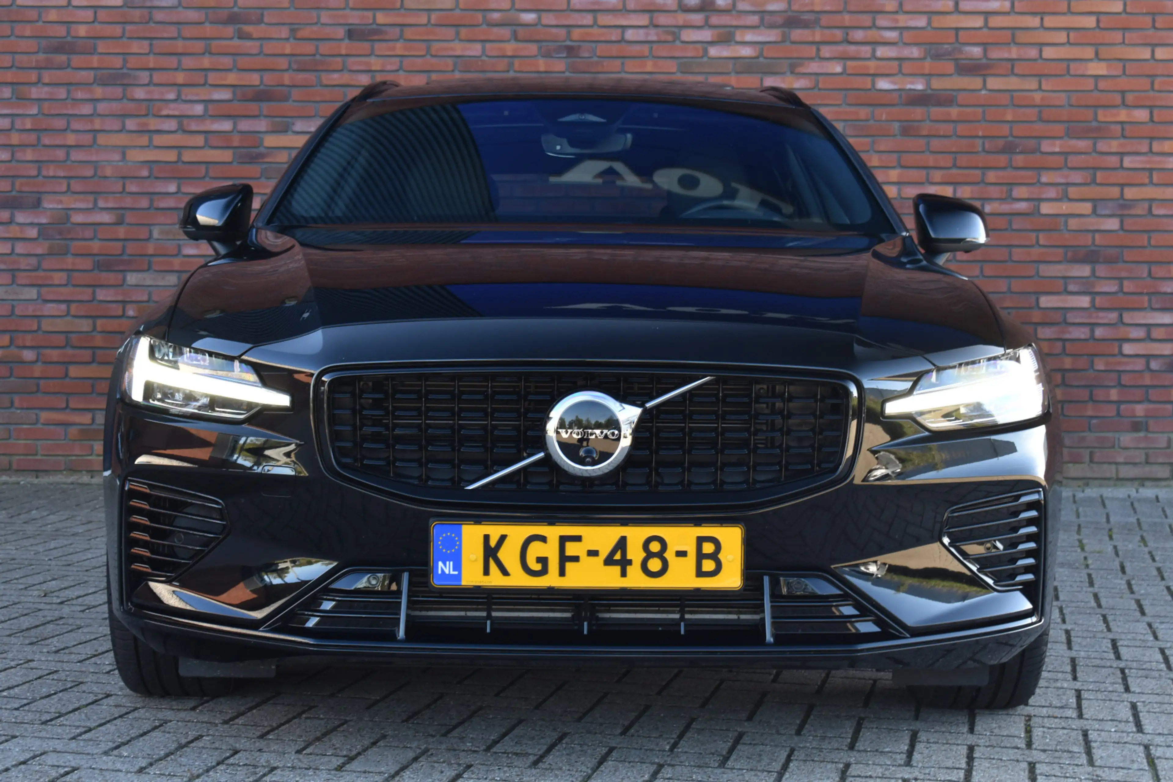 Volvo V60 T8 455PK Plug-in hybrid AWD Plus Dark | trekhaak | — photo 10