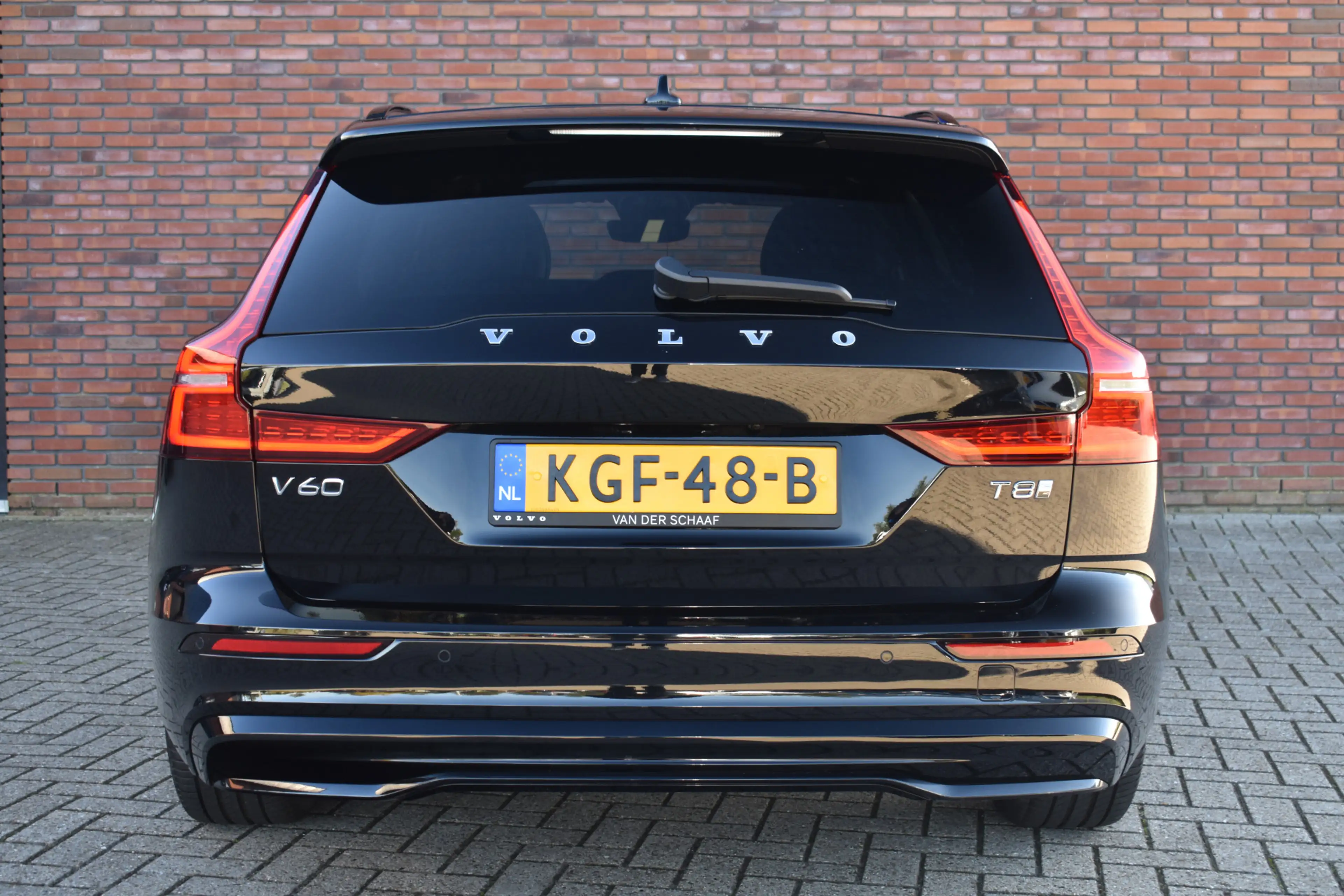 Volvo V60 T8 455PK Plug-in hybrid AWD Plus Dark | trekhaak | — photo 15