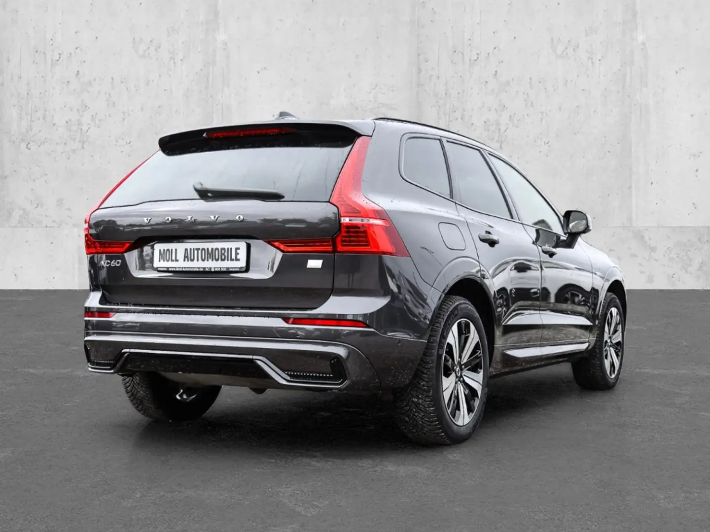 Volvo XC60 Plus Dark Recharge Plug-In Hybrid AWD T8 Twin Engi Grau - 2
