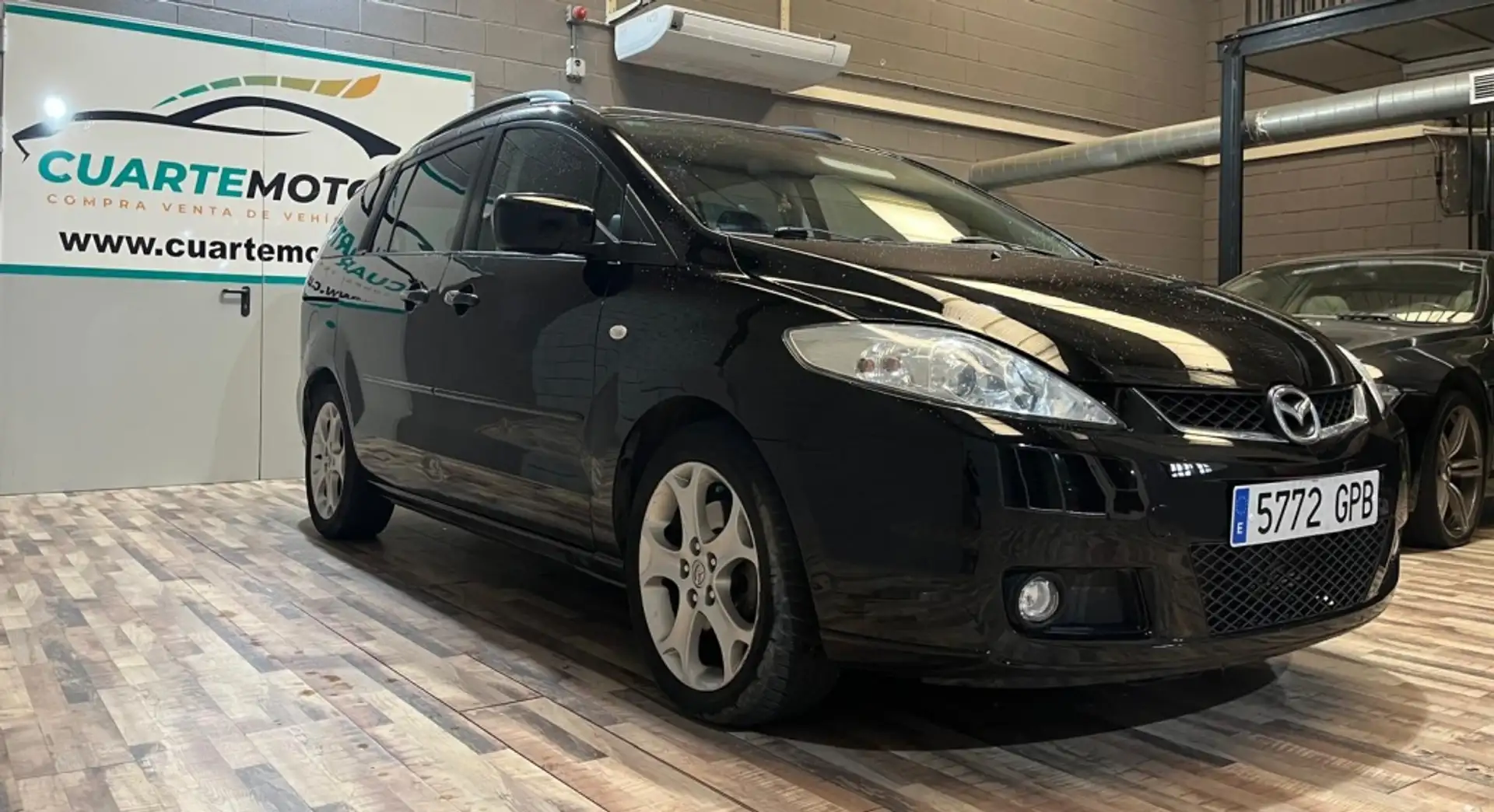 Mazda 5 2.0CRTD Sportive 143 Zwart - 1