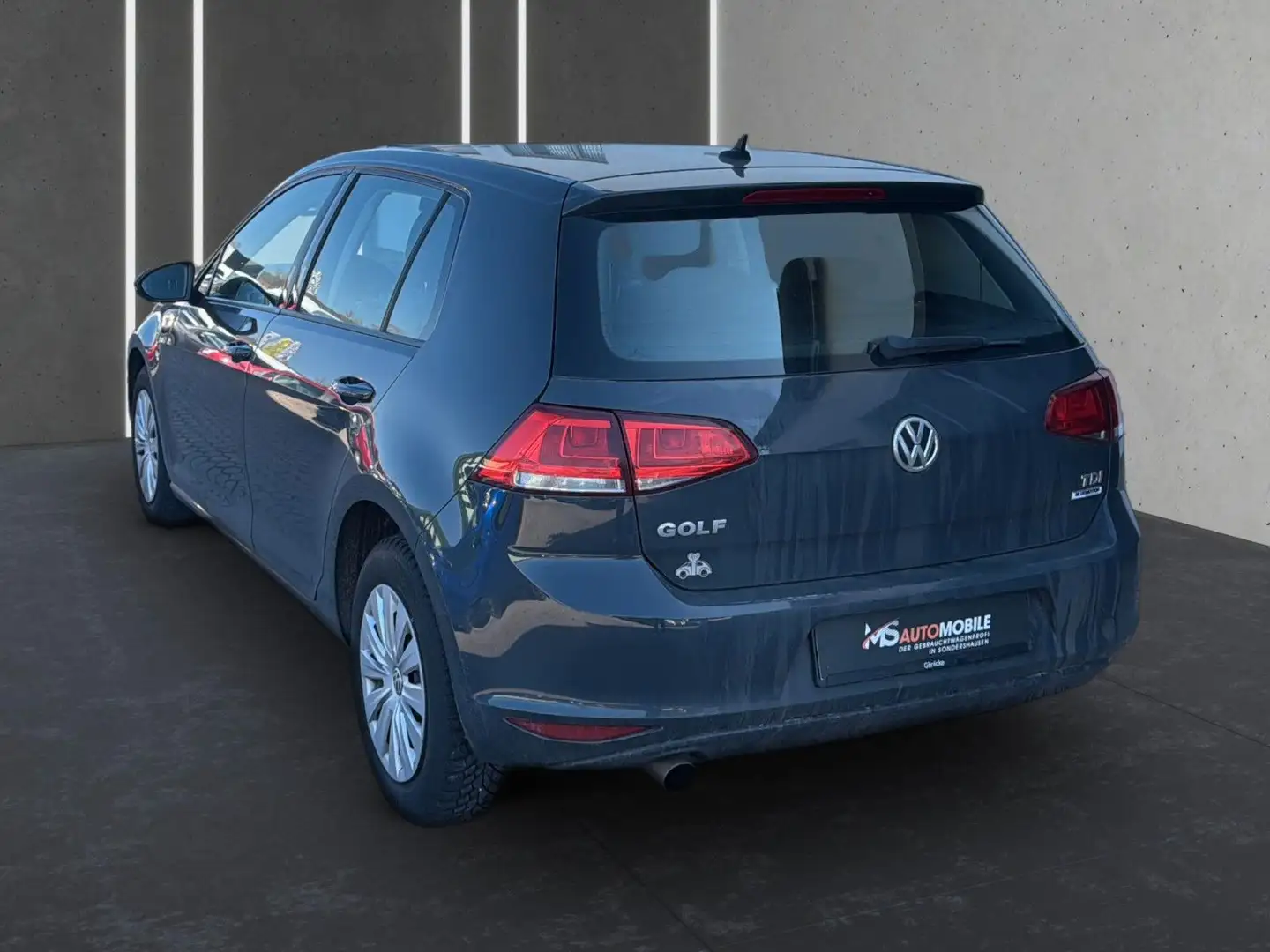 Volkswagen Golf VII Lim. Trendline BMT Grijs - 2