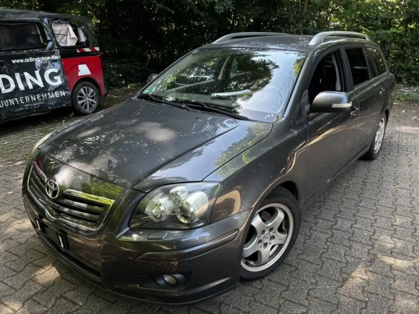 Toyota Avensis 1.8 Executive Xenon SHZ Klima Grau - 1
