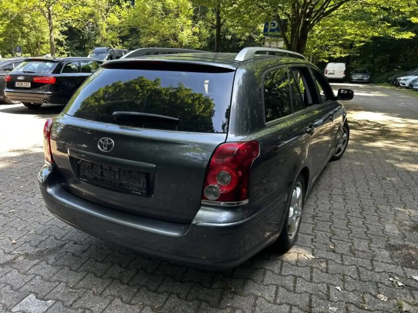 Toyota Avensis 1.8 Executive Xenon SHZ Klima Grau - 2