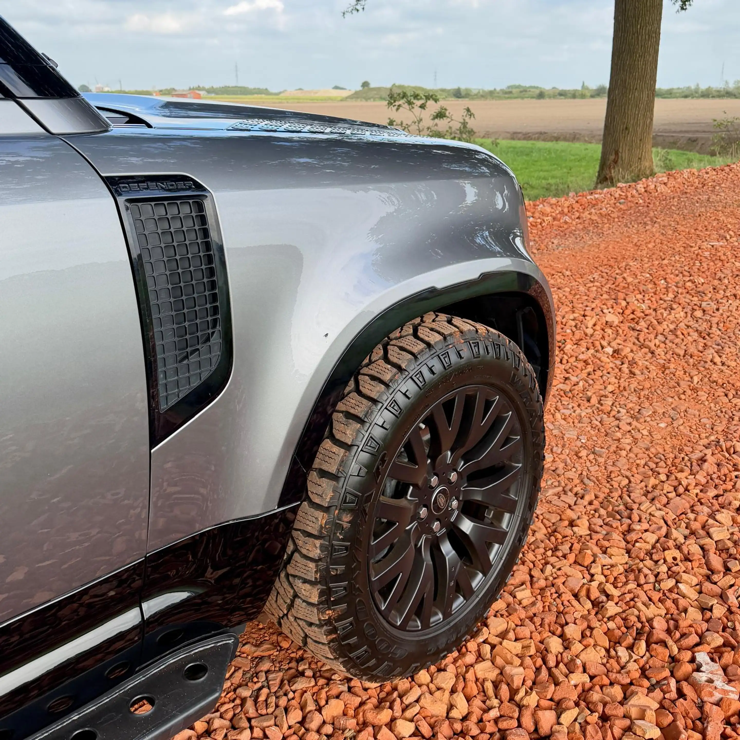 Land Rover Defender Defender 110 3.0 D MHEV D250 Hard Top X-Dynamic SE — photo 13