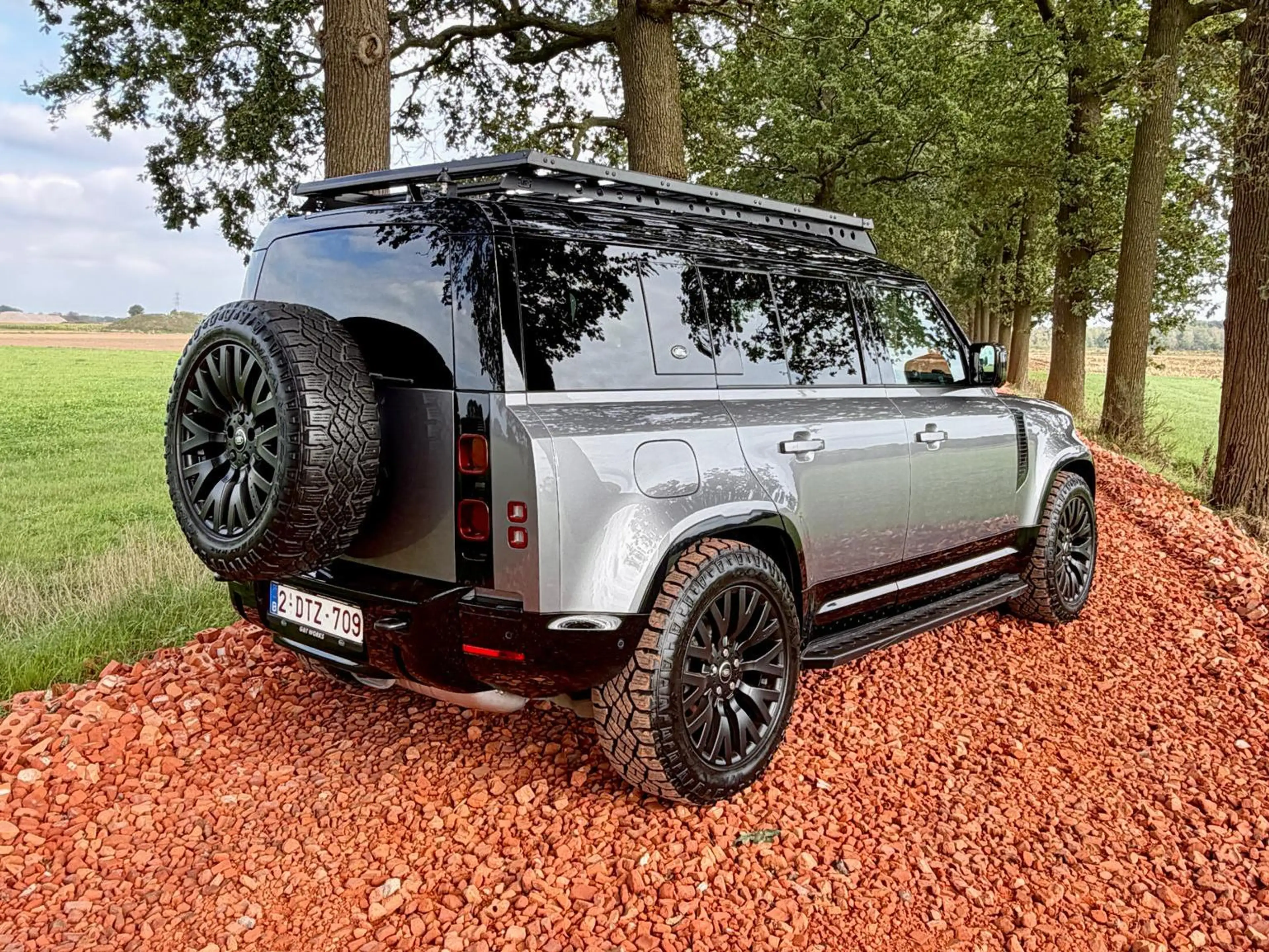 Land Rover Defender Defender 110 3.0 D MHEV D250 Hard Top X-Dynamic SE — photo 5