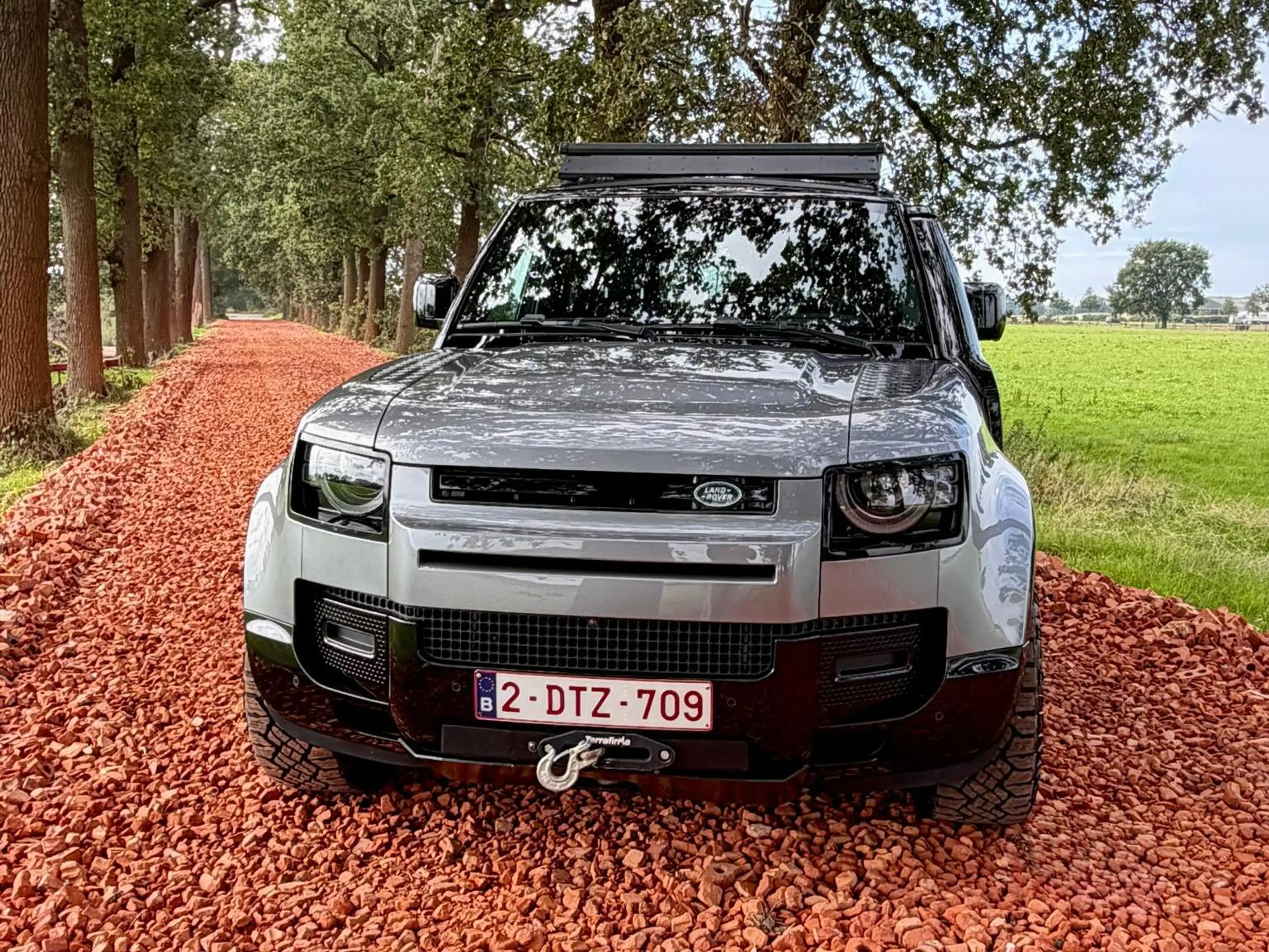 Land Rover Defender Defender 110 3.0 D MHEV D250 Hard Top X-Dynamic SE — photo 10