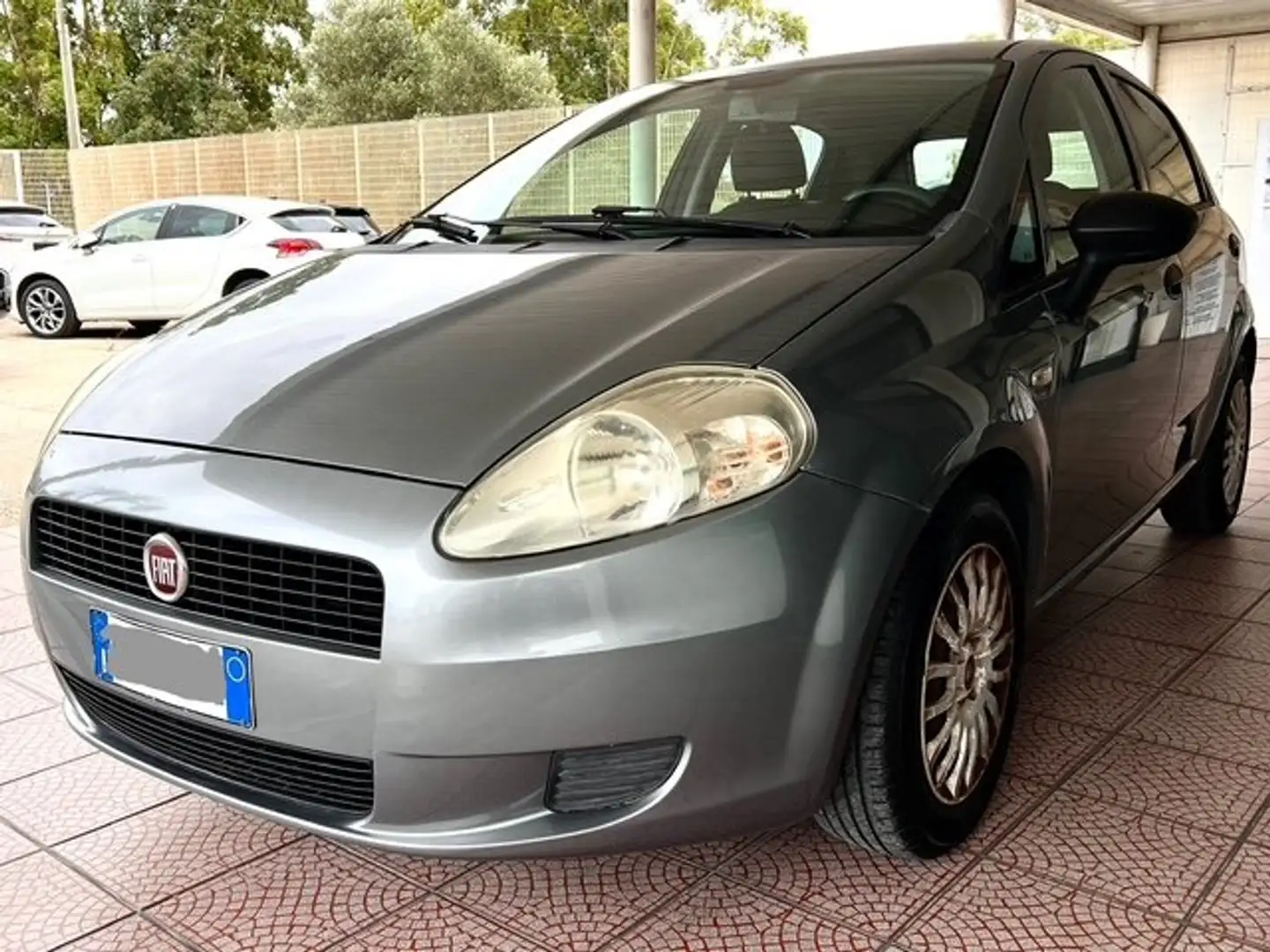 Fiat Grande Punto Grande Punto III 2005 5p 1.3 mjt 16v Actual s Grijs - 1