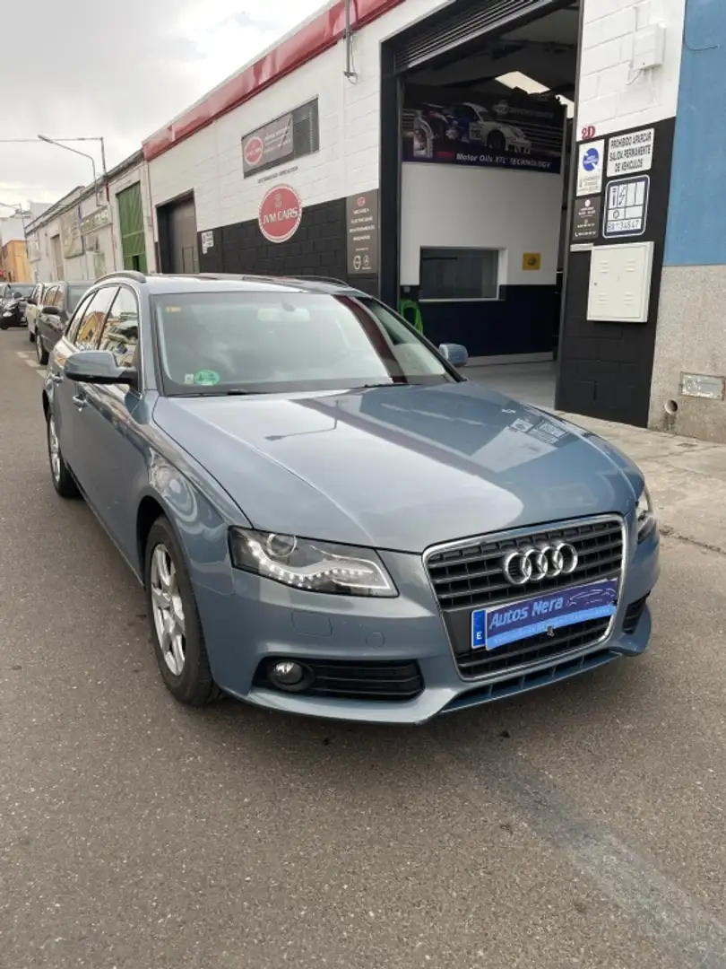 Audi A4 Avant 2.0 TFSI Blau - 1