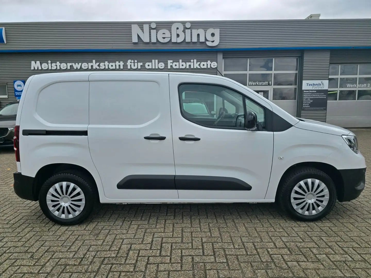Opel Combo Cargo/AHK/DAB/Tempom./PDC Weiß - 1