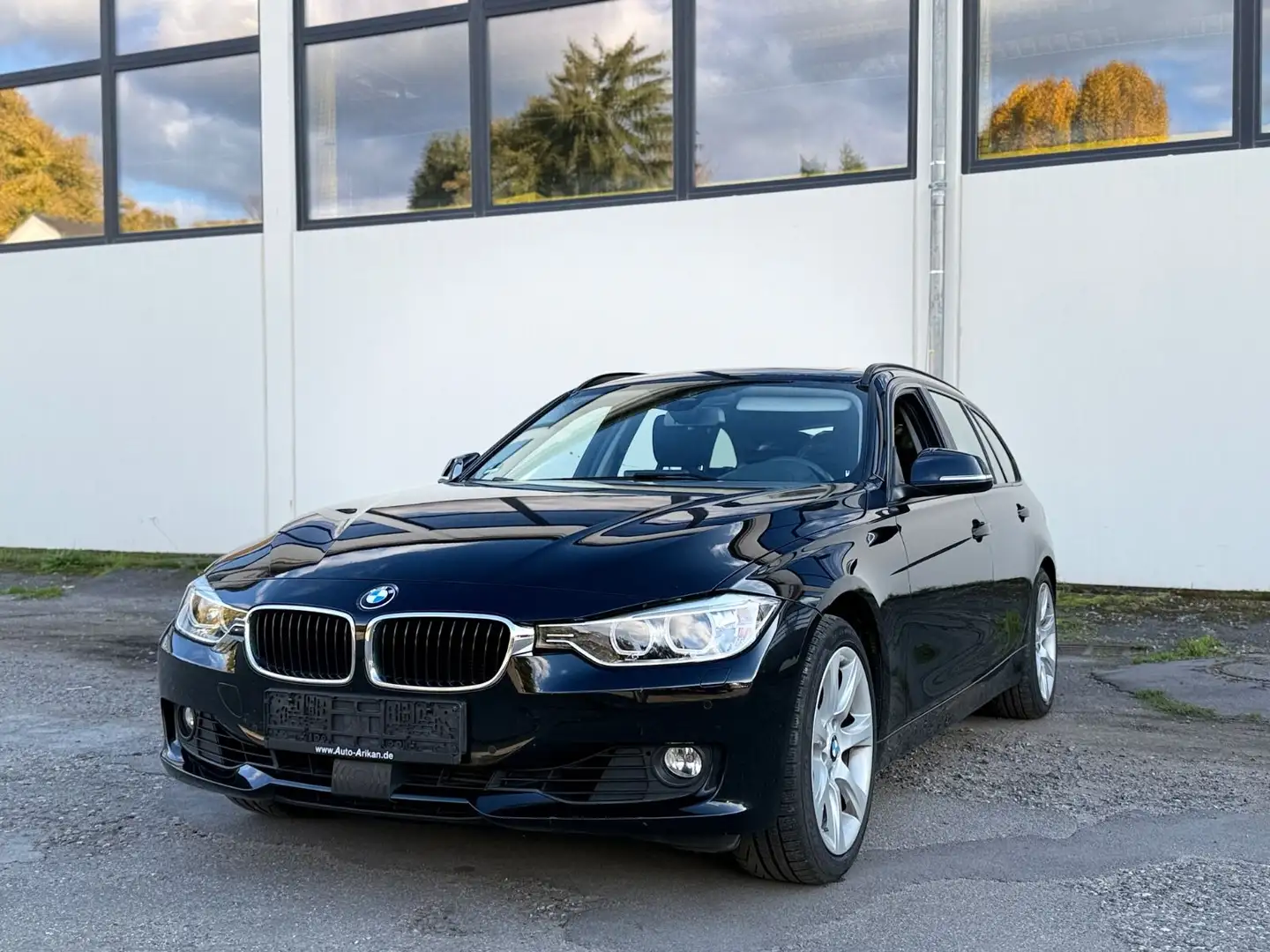 BMW 330 d xDrive Pano/Leder/AHK/ACC/LED Noir - 2