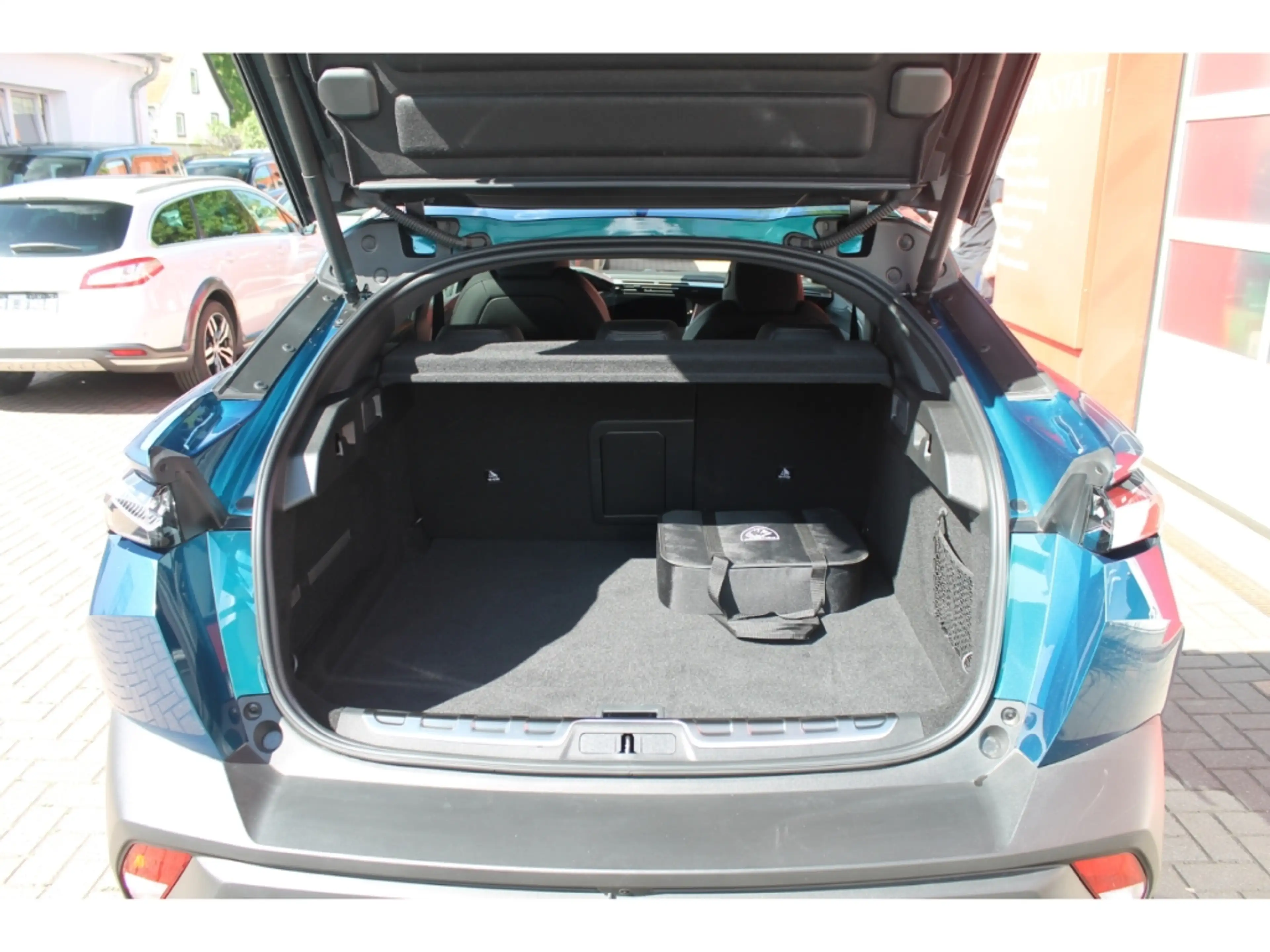 Peugeot 408 Elektro 210 GT 360 Navi Shz eHk Focal eSitz — photo 9